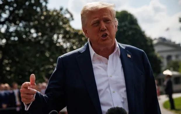 Trump ignora Lula, defende Bolsonaro e inicia guerra fria comercial com o Brasil