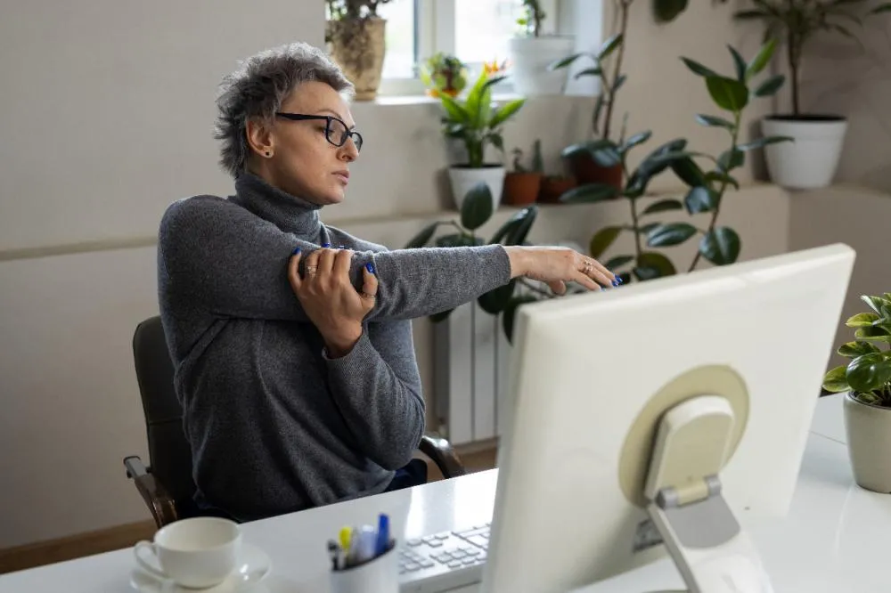 Ergonomia no dia a dia: como evitar dores e proteger a coluna em frente ao computador