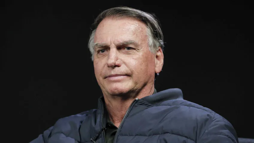 PF faz operação contra Bolsonaro e impõe tornozeleira eletrônica e restrições