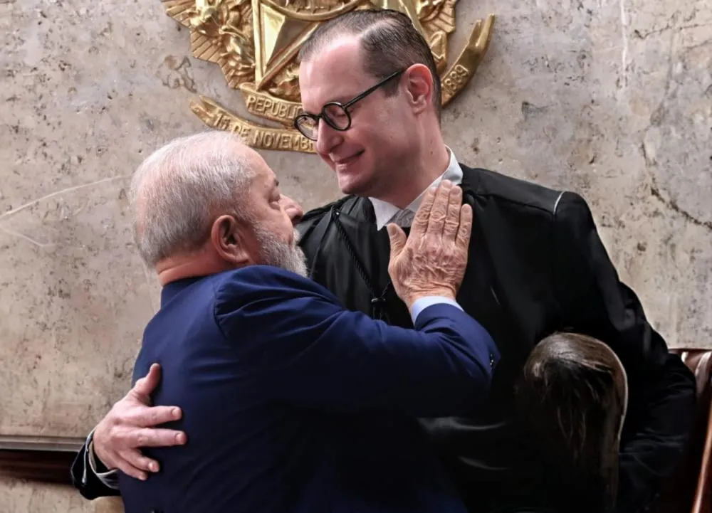 A tornozeleira que humilhou um ex-presidente - e expôs a incoerência do Supremo