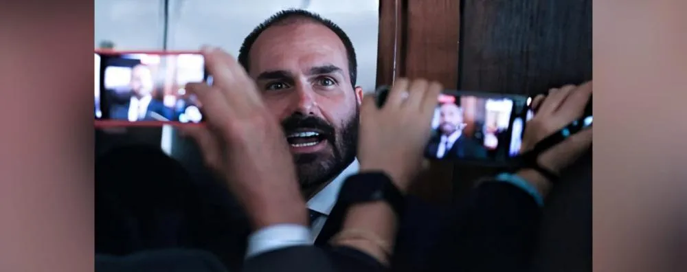 “Eu não vou renunciar”: Eduardo Bolsonaro desafia STF e transforma exílio nos EUA em bandeira pela liberdade