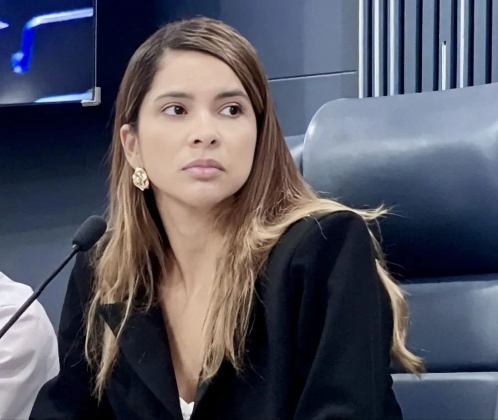 Servidores do QCG são ouvidos por entrada de celular na cela da vereadora Tatiana Medeiros