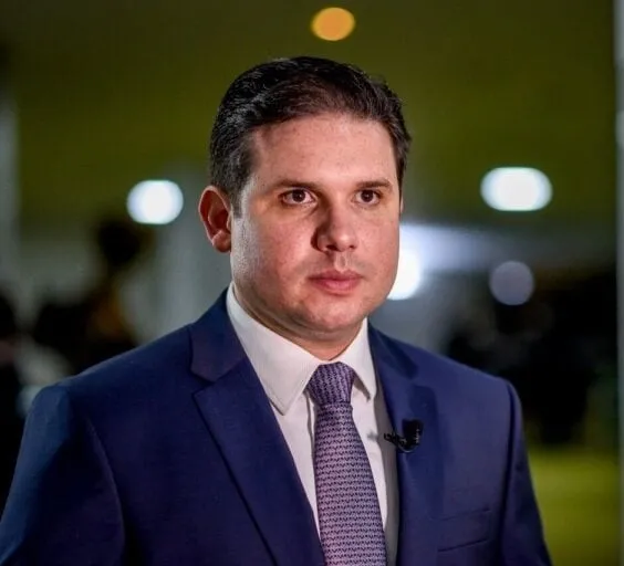 Hugo Motta não tem legitimidade para manter o Congresso em silêncio enquanto o Brasil enfrenta uma escalada autoritária sem precedentes