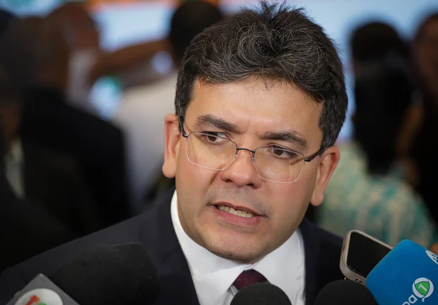 O governo do Piauí já contratou quase 30 mil sem concurso - e o show de terceirizações não para