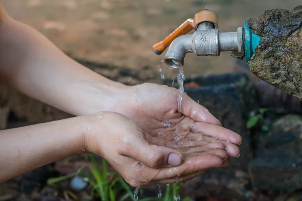 Manutenção programada vai suspender fornecimento de água em 30 bairros da zona Leste de Teresina neste domingo (27)
