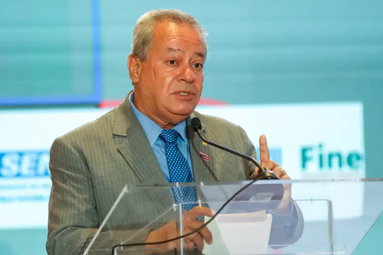 CNI reage a cortes e cobra autonomia para agências reguladoras