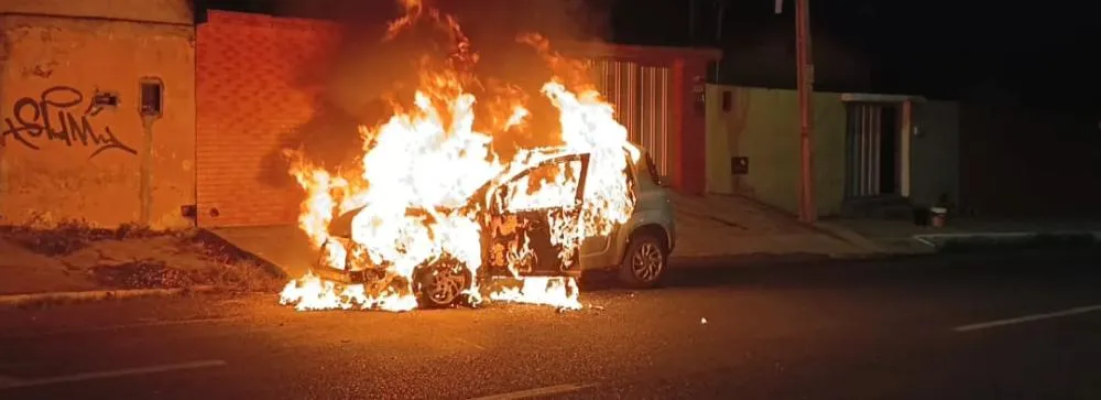 Carro em chamas na Dom Severino acende alerta para risco de tragédias maiores: veja vídeo!