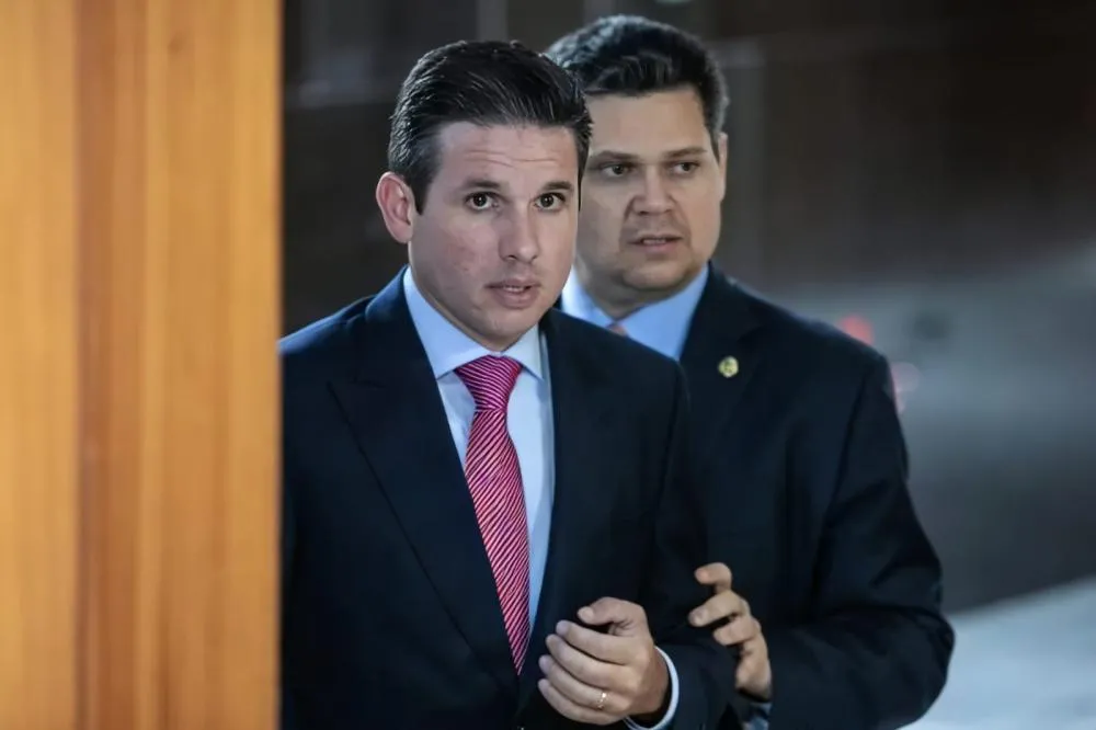 Desaprovação avassaladora de Alcolumbre (75 %) e Motta (74 %) não vira manchete - mas atraem o radar de Trump