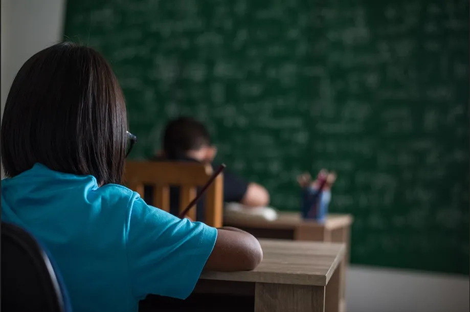 Última semana de férias: psicólogo alerta para impactos emocionais da retomada da rotina escolar