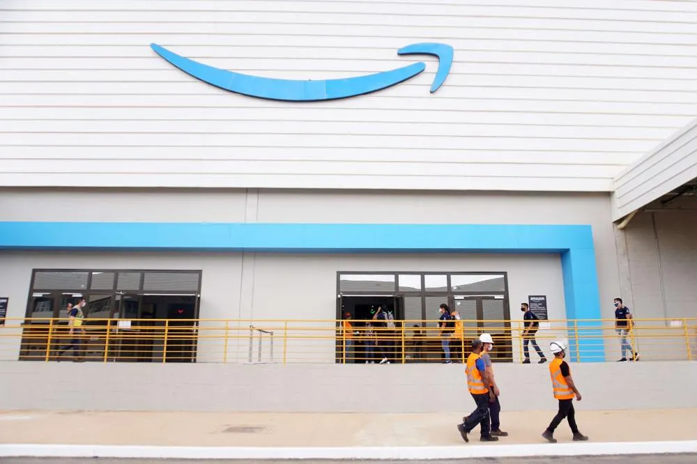 Amazon injeta R$ 55 bilhões no Brasil e anuncia plano de treinar 30 mil em IA