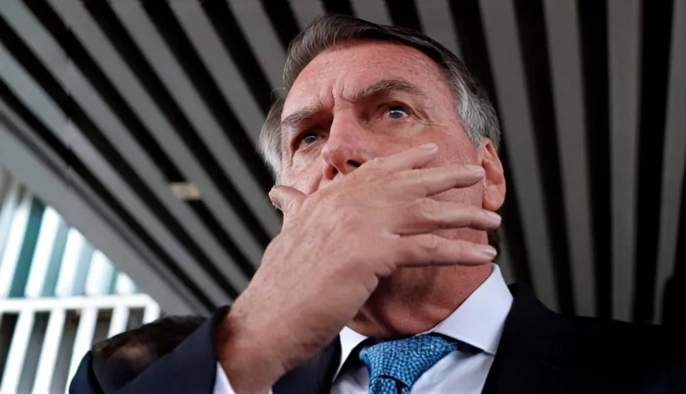 Defesa diz que Bolsonaro não descumpriu medidas e vai recorrer contra prisão domiciliar