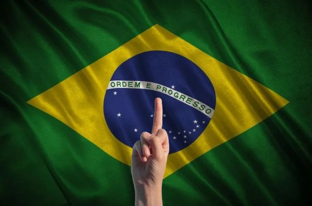 Um dedo para o Brasil e sua ex-democracia