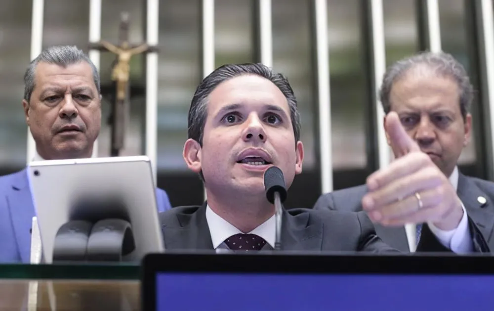 Câmara em ebulição: Hugo Motta aperta o cerco contra defensores de Bolsonaro e acende debate sobre dois pesos e duas medidas
