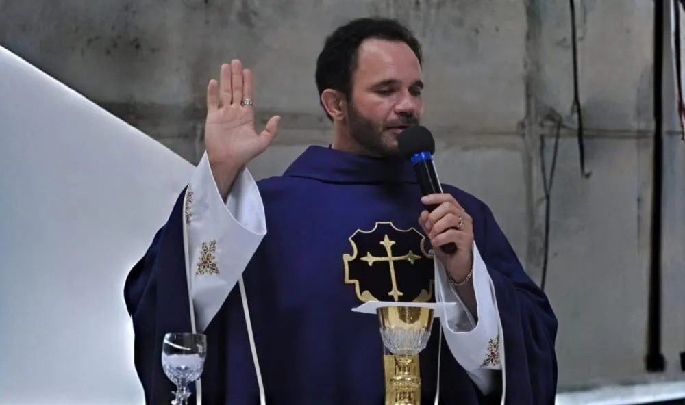 Jiujiteiro faixa-preta: Saiba quem é o padre acusado de agressão durante exorcismo