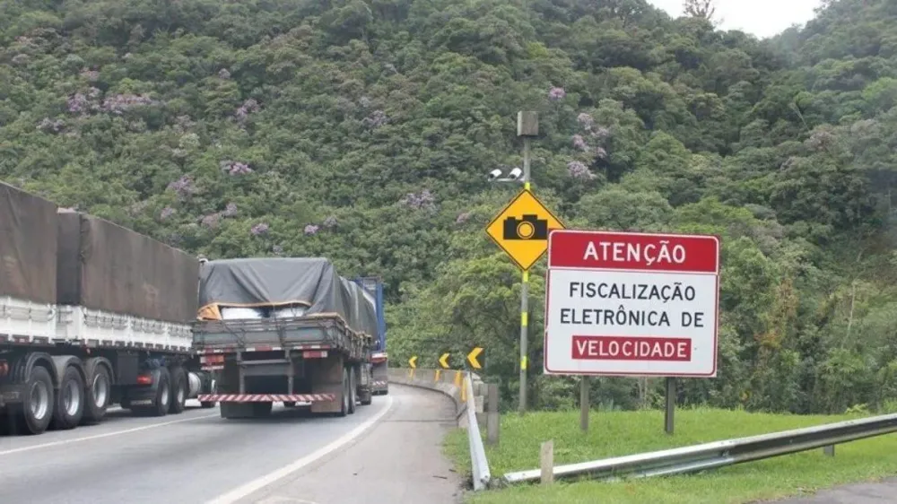 Justiça determina que governo Lula religue radares em rodovias federais