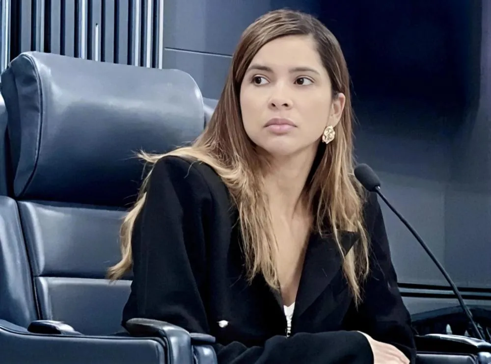 Vereadora presa segue recebendo salários: custo de R$ 123 mil aos cofres públicos