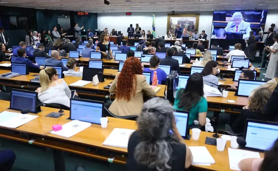 Comissão da Câmara aprova projeto que limita ações do Supremo mesmo diante da omissão legislativa