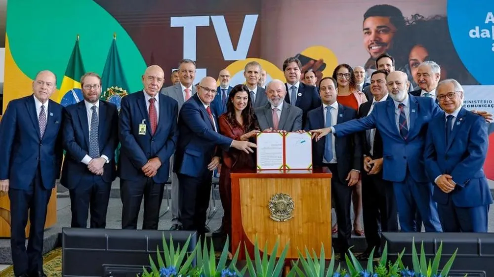 Lula assina decreto que regulamenta a TV 3.0 no Brasil