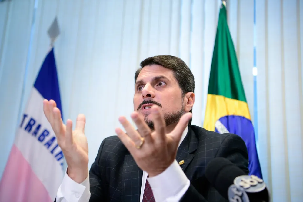 STF revoga parcialmente medidas contra senador Marcos do Val