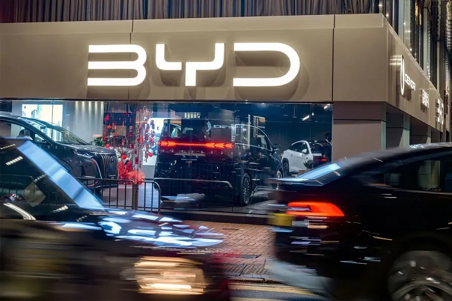 Lucro da BYD despenca e guerra de preços acende alerta no mercado de elétricos