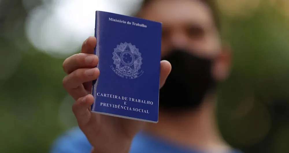 Nível de desemprego cai para 6,8% no trimestre até julho