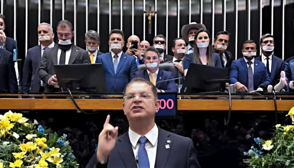 Brasil dividido: governo frágil, STF político e Congresso em rebelião