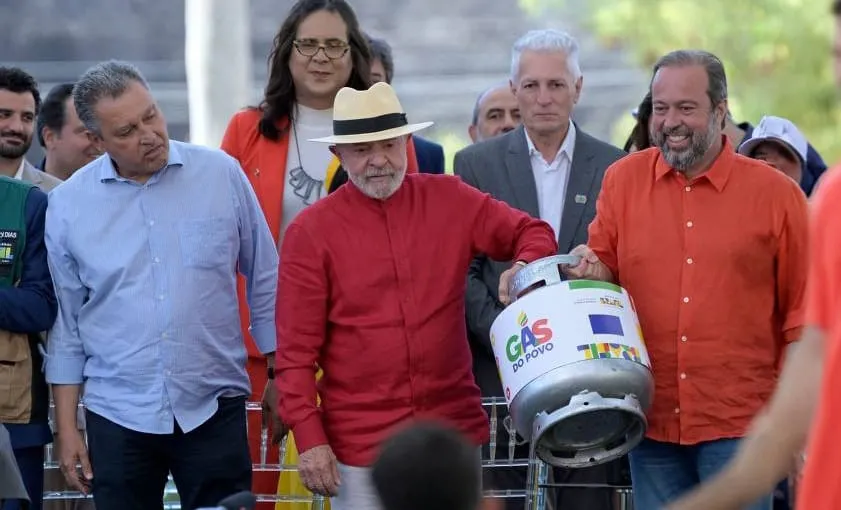 Lula perdido: governo no descrédito, incoerências e o vale-tudo pela sobrevivência política