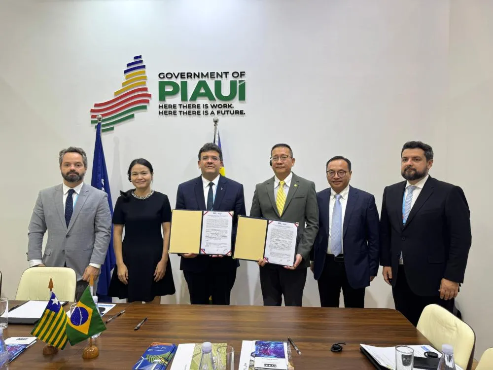 Intercâmbio na China para alguns, escola pública em crise para todos