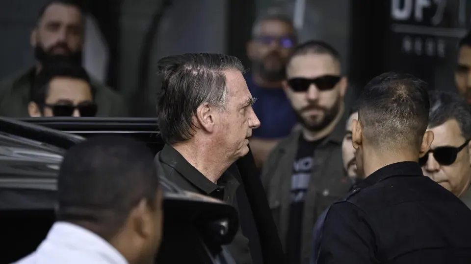 Bolsonaro passa por procedimento médico após autorização de Alexandre de Moraes