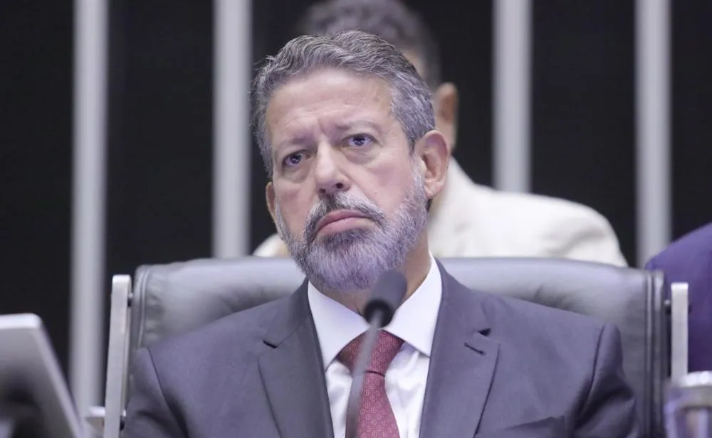 Arthur Lira quebra o silêncio e critica decisão de Moraes de bloquear recursos da Starlink