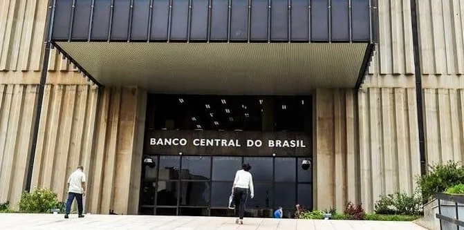 Selic a 15%: juros no maior nível desde 2006 expõem desgaste do governo Lula