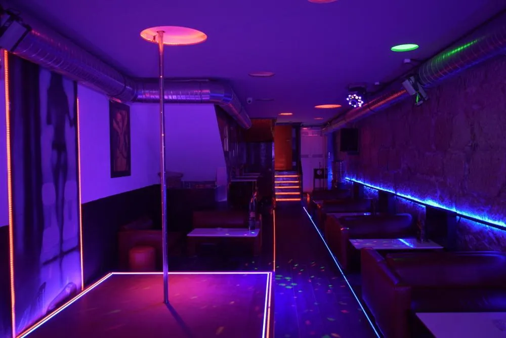 O curioso “Índice das Strippers”: quando o entretenimento noturno vira termômetro econômico