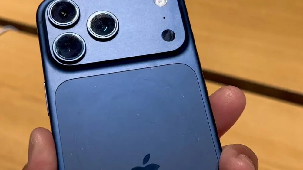 Novo iPhone 17 gera polêmica com arranhões logo após lançamento