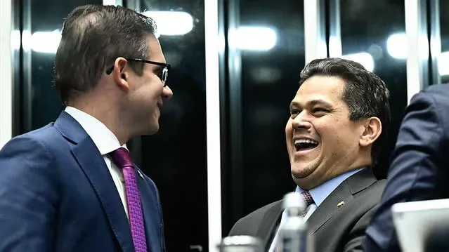 PEC da Blindagem cai e expõe racha no Congresso