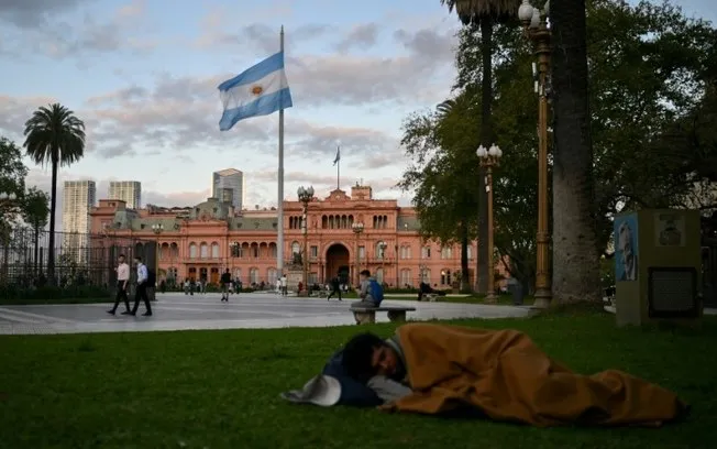 Argentina registra queda histórica na pobreza urbana