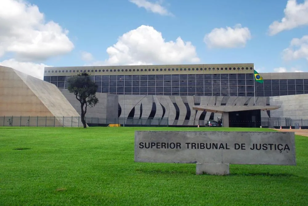 Ministros recebem por palestras de políticos com processos nos tribunais superiores 