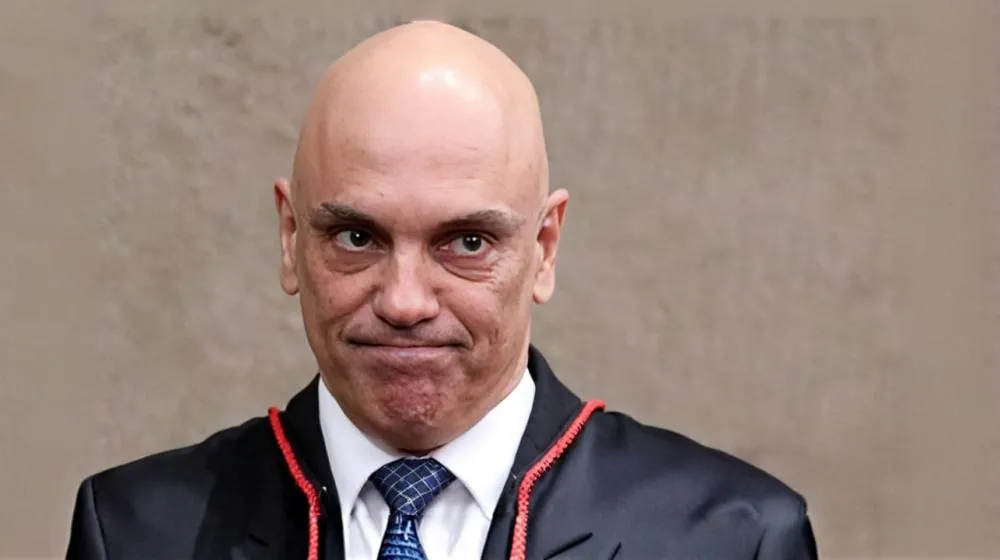 O que há por trás da “benevolência” súbita de Moraes ao liberar Bolsonaro para podcast?