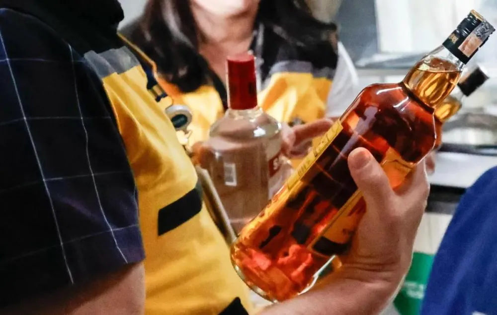Alerta máximo: casos de intoxicação por metanol disparam no Brasil
