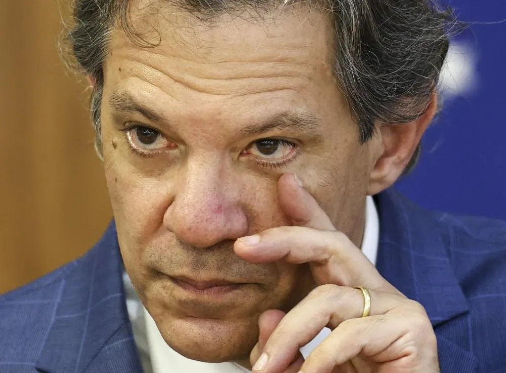 Crise na economia: A implacável fome do governo por tributos e o peso no bolso de quem paga a conta
