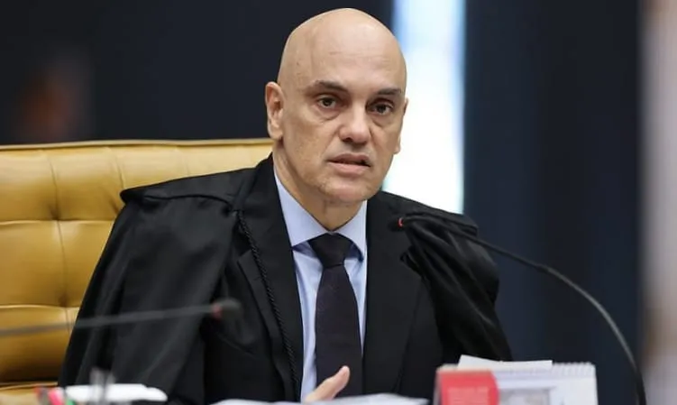 Moraes destitui advogados de réus no suposto ‘golpe’; juiz pode substituir advogado por defensor público?