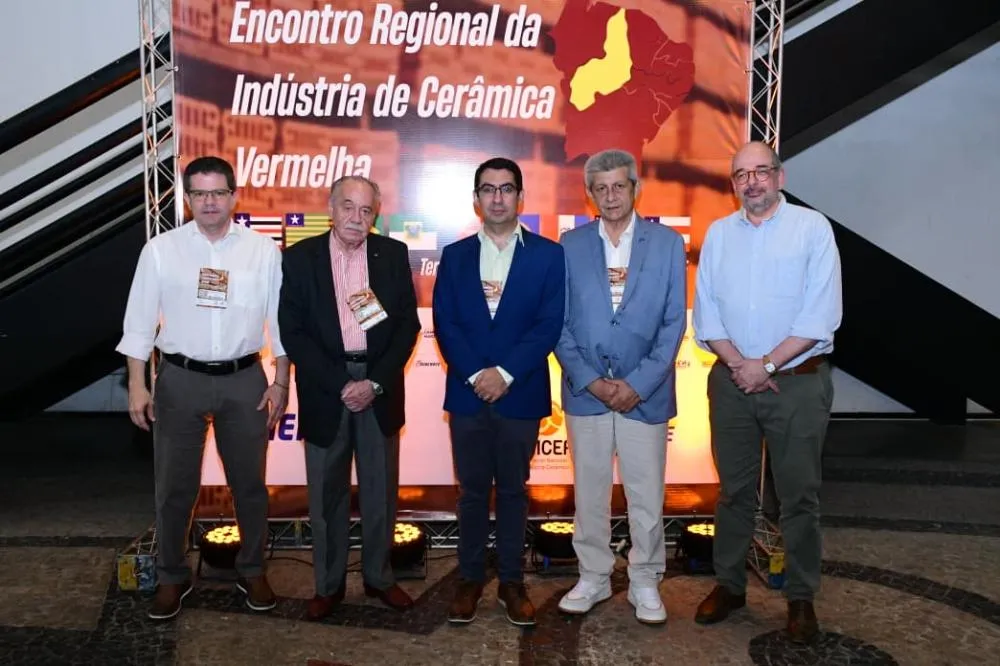 Presidente da FIEPI é homenageado pelos industriais da cerâmica vermelha