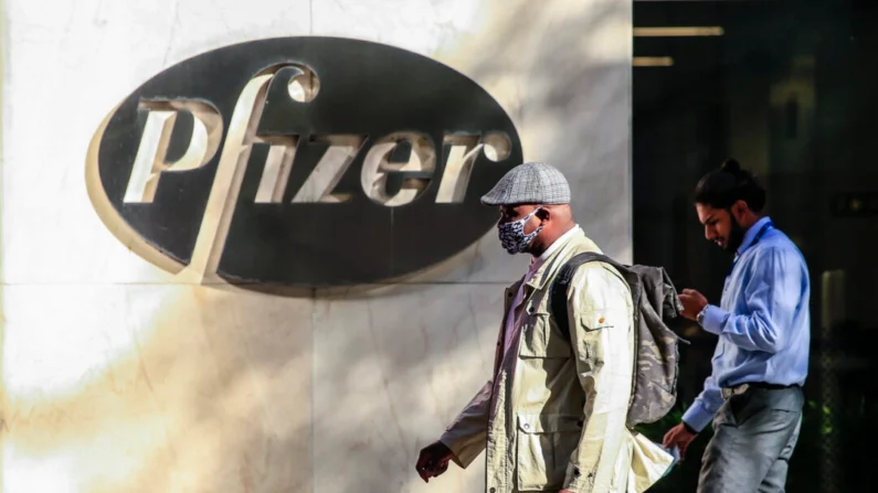 Pfizer e Moderna sob suspeita: dados de vacinas COVID-19 omitidos em relatórios