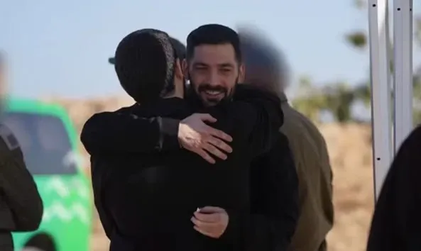Hamas liberta últimos reféns israelenses e põe fim a dois anos de horror em Gaza