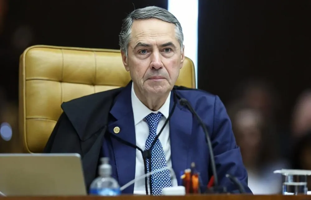 ABORTO: ministro Barroso vota a favor
