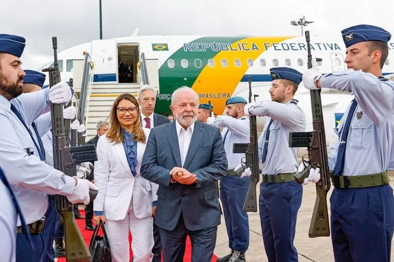 De R$ 1 milhão para R$ 5 milhões por dia: a farra das viagens no governo Lula explode nos cofres públicos