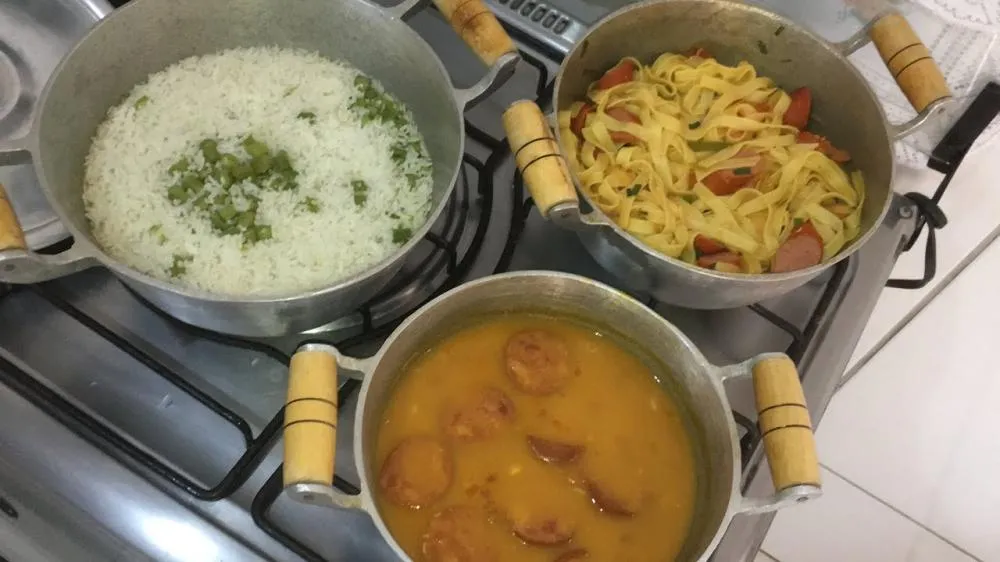 Preço faz brasileiro trocar arroz e feijão por macarrão