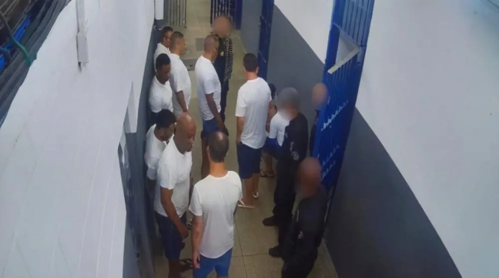 Governo Lula tenta remendar o caos que criou: chefes do Comando Vermelho voltam para presídios federais após massacre no Rio