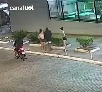 Jovem implora para ladrão não levar celular: 'Meu pai tá pagando'; veja
