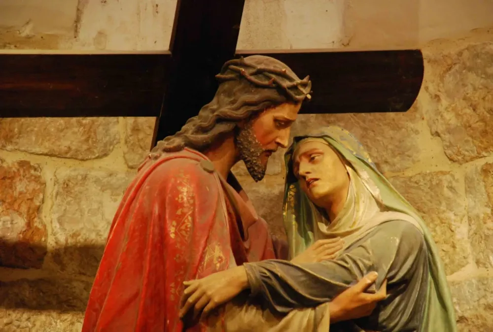 Vaticano decide: apenas Jesus salvou o mundo — Maria não deve ser chamada de “corredentora”