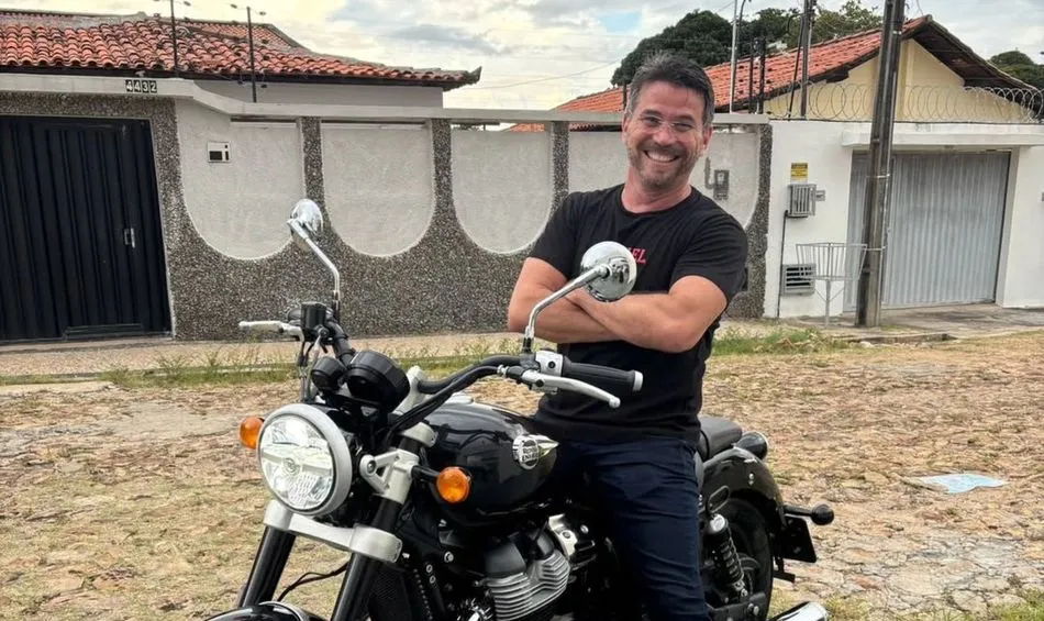 Apresentador César Filho sofre grave acidente de moto no Piauí